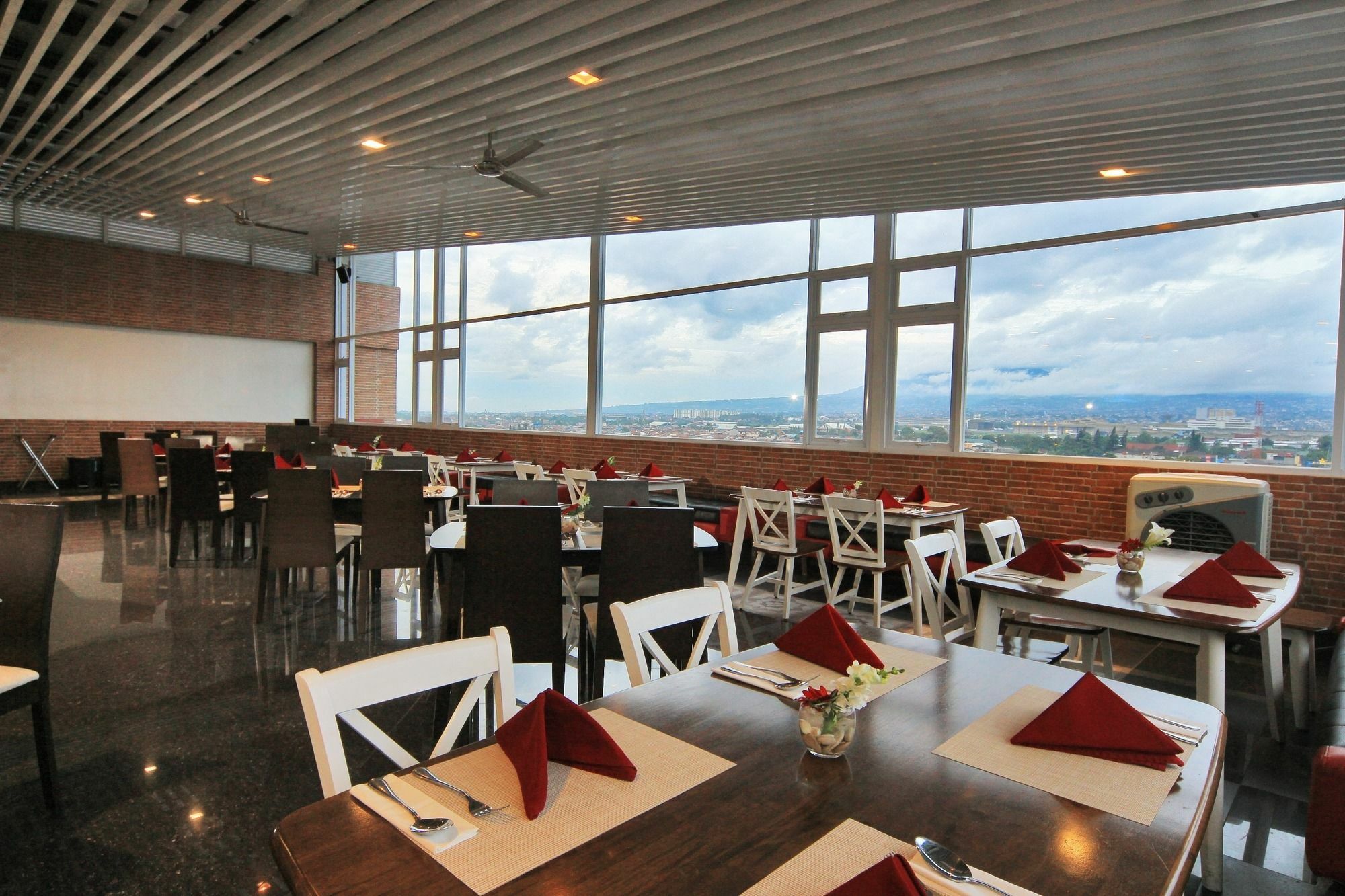 בנדונג West Point Hotel מראה חיצוני תמונה